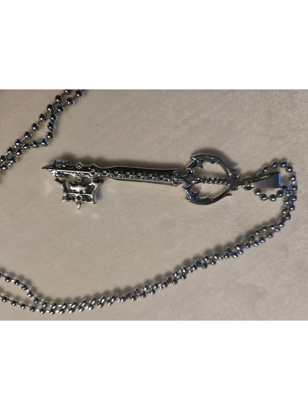 New Kingdom Hearts Silver Key Pendant Necklace on 22-Inch Ball Chain steel